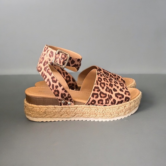 Soda 8.5 Platform Sandals in Cheetah animal print - Picture 5 of 5